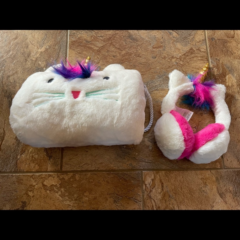 Girls unicorn muff and earmuff set